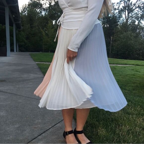 June & Hudson Ivory and Blue Accordion Skirt – Size M - Picture 6 of 6